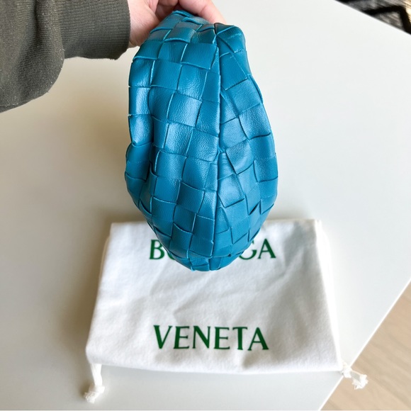 Bottega Veneta Mini Jodie Knotted Intrecciato Leather Shoulder Bag in Blue - Picture 11 of 17